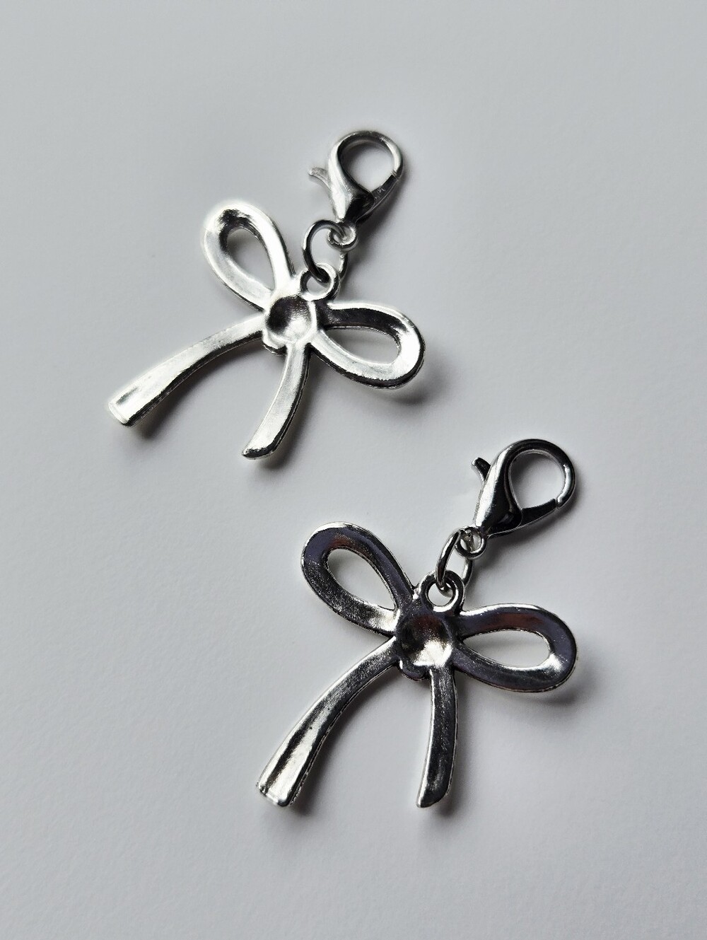 🌺 Silver Tone Bow Shoe 2PK Charms for Sneakers  Removable Sneaker Accessories - Picture 5 of 5